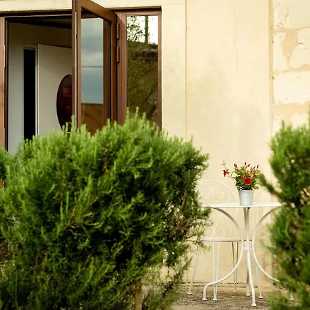 Chateau La Mothe Du Barry Bed & Breakfast 3*